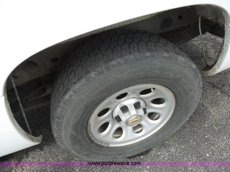 image for item K7955 2005 Chevrolet Silverado 1500 Ext. Cab pickup truck