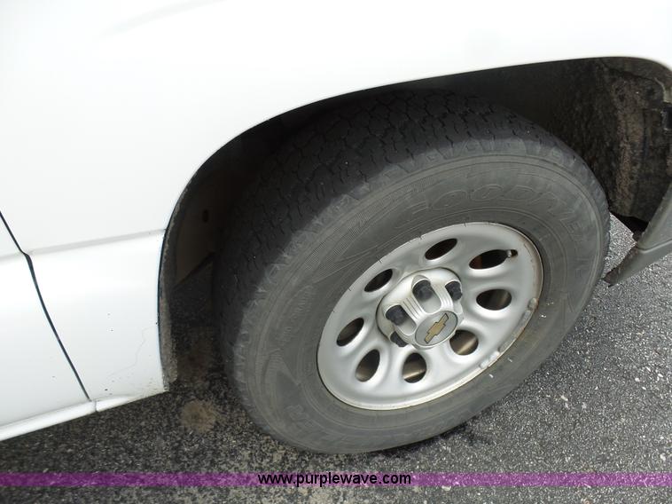 image for item K7955 2005 Chevrolet Silverado 1500 Ext. Cab pickup truck