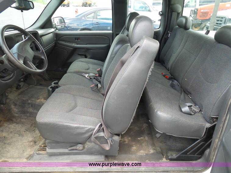 image for item K7955 2005 Chevrolet Silverado 1500 Ext. Cab pickup truck