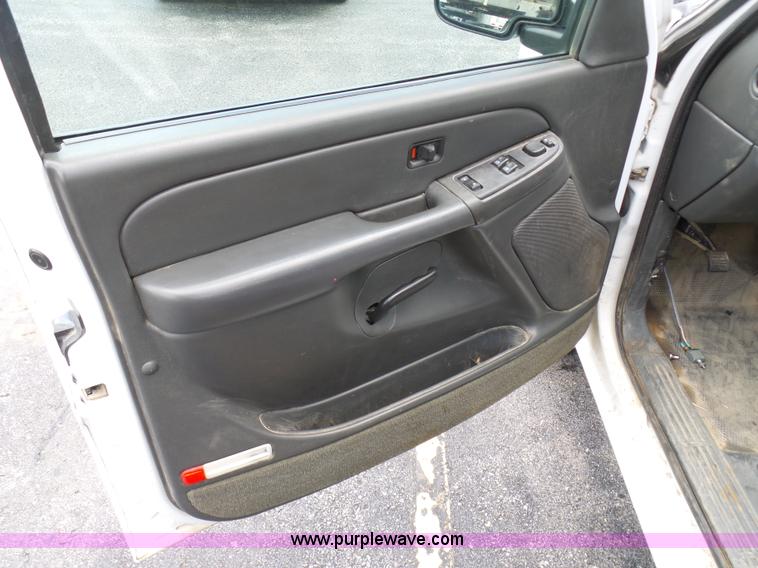 image for item K7955 2005 Chevrolet Silverado 1500 Ext. Cab pickup truck