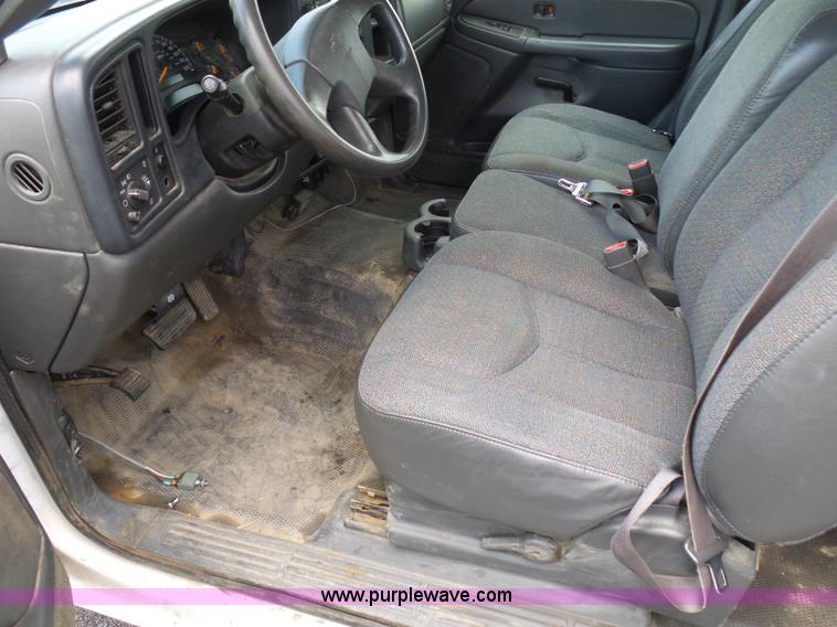 image for item K7955 2005 Chevrolet Silverado 1500 Ext. Cab pickup truck