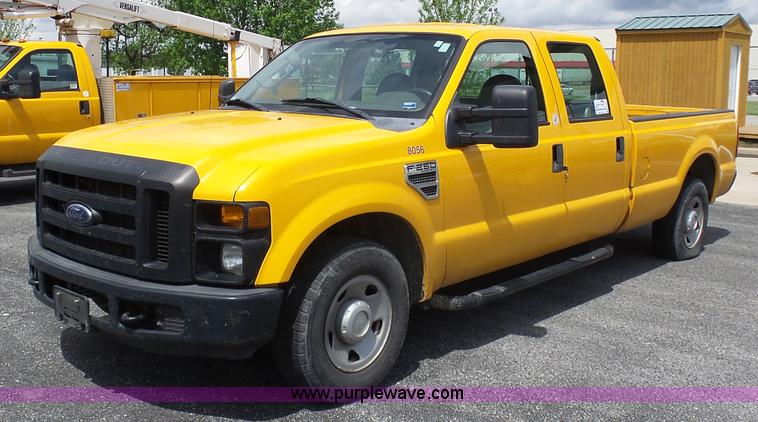 image for item K7960 2008 Ford F250 Super Duty Crew Cab pickup truck