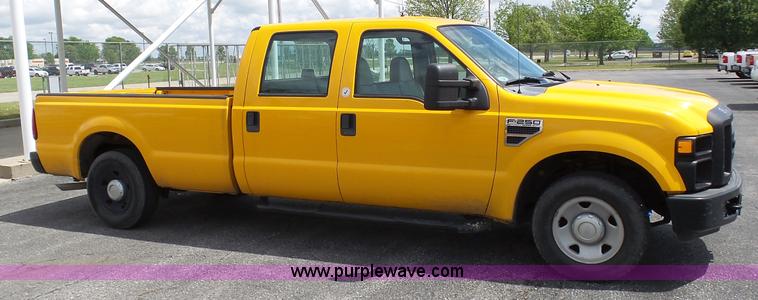 image for item K7960 2008 Ford F250 Super Duty Crew Cab pickup truck