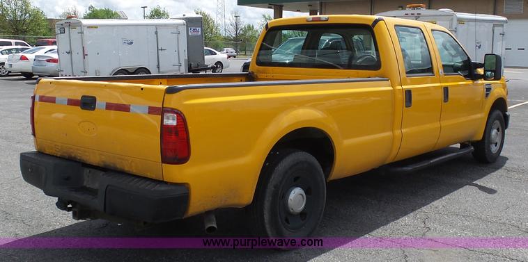 image for item K7960 2008 Ford F250 Super Duty Crew Cab pickup truck