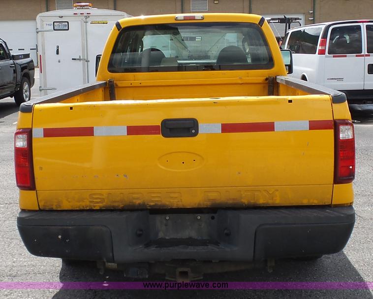 image for item K7960 2008 Ford F250 Super Duty Crew Cab pickup truck