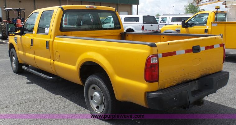 image for item K7960 2008 Ford F250 Super Duty Crew Cab pickup truck