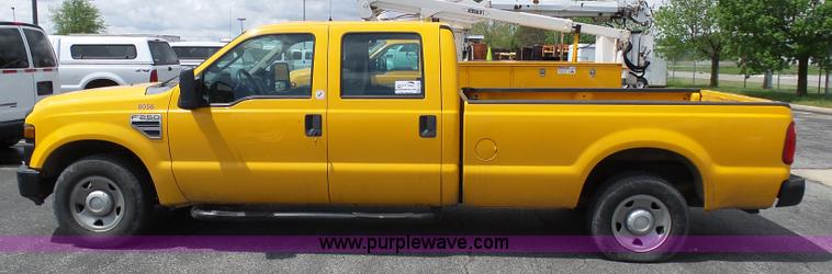 image for item K7960 2008 Ford F250 Super Duty Crew Cab pickup truck