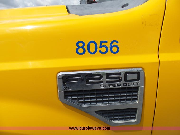 image for item K7960 2008 Ford F250 Super Duty Crew Cab pickup truck