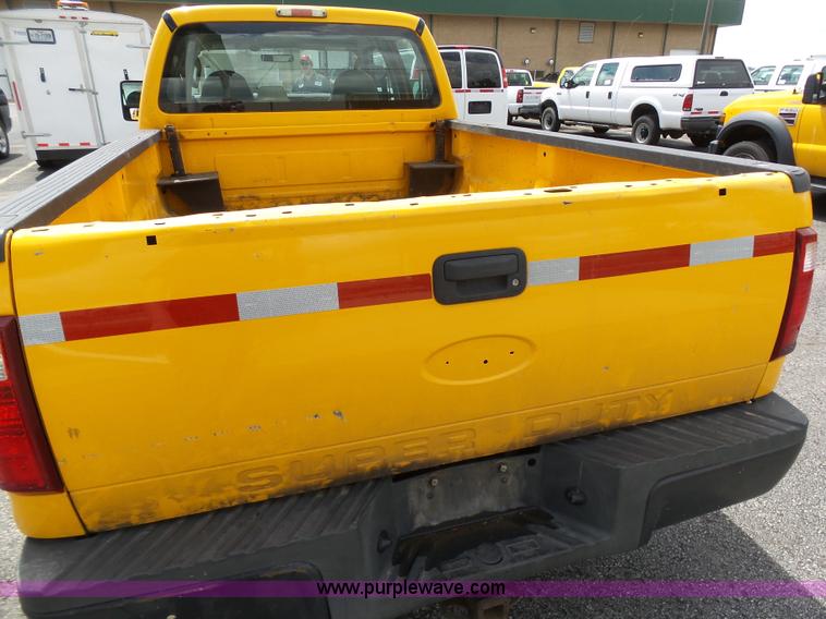 image for item K7960 2008 Ford F250 Super Duty Crew Cab pickup truck