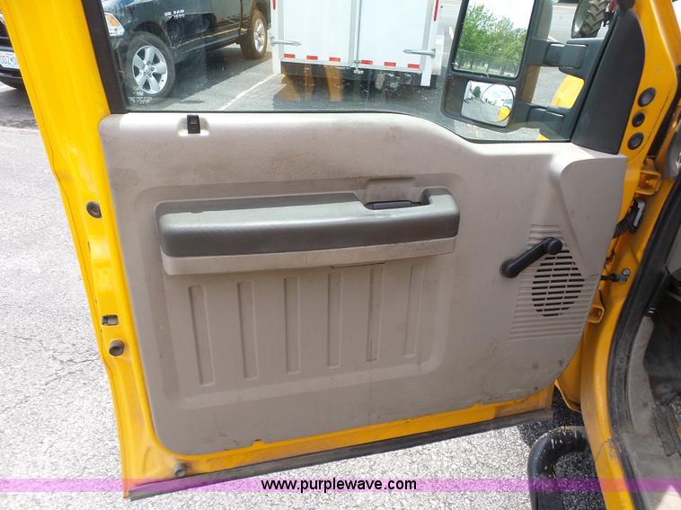 image for item K7960 2008 Ford F250 Super Duty Crew Cab pickup truck