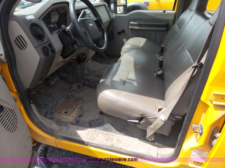 image for item K7960 2008 Ford F250 Super Duty Crew Cab pickup truck