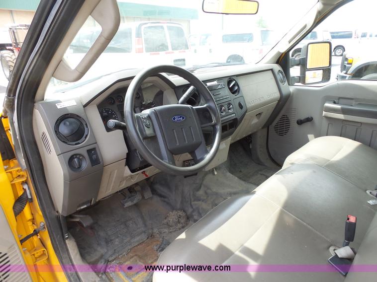 image for item K7960 2008 Ford F250 Super Duty Crew Cab pickup truck