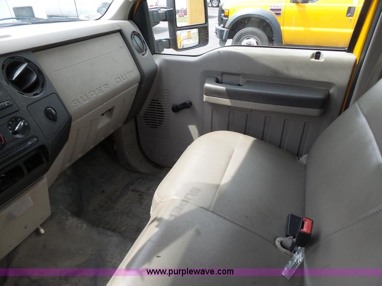 image for item K7960 2008 Ford F250 Super Duty Crew Cab pickup truck