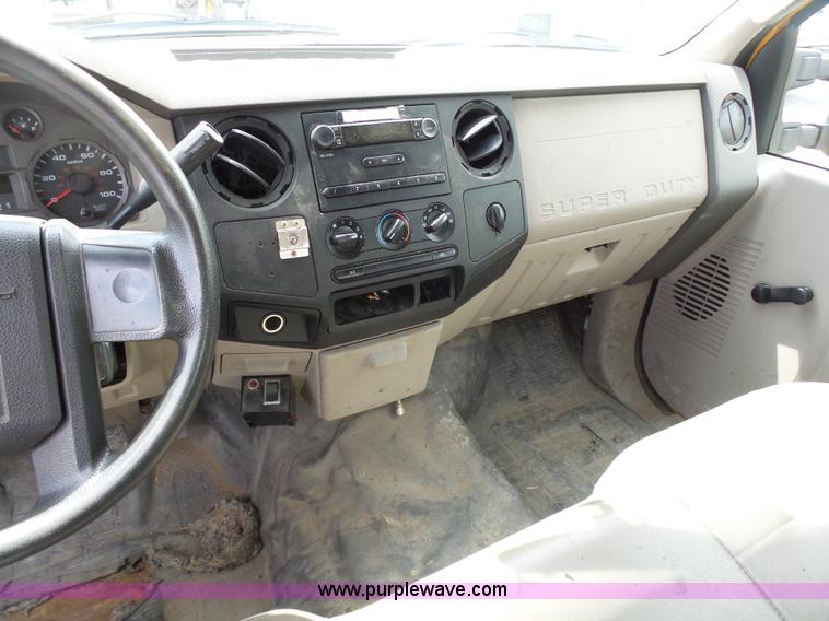 image for item K7960 2008 Ford F250 Super Duty Crew Cab pickup truck