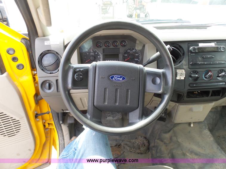 image for item K7960 2008 Ford F250 Super Duty Crew Cab pickup truck