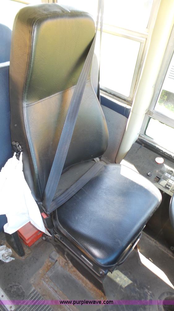 image for item K8287 1993 Thomas Built Saf-T-Liner MVP school bus