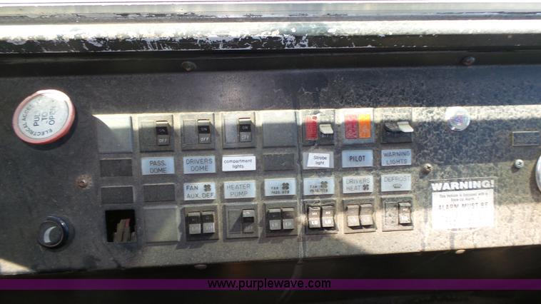 image for item K8287 1993 Thomas Built Saf-T-Liner MVP school bus