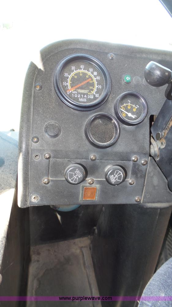 image for item K8287 1993 Thomas Built Saf-T-Liner MVP school bus