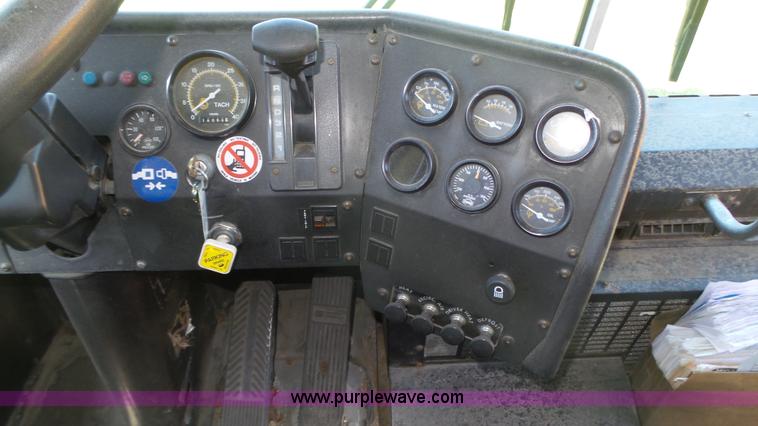 image for item K8287 1993 Thomas Built Saf-T-Liner MVP school bus