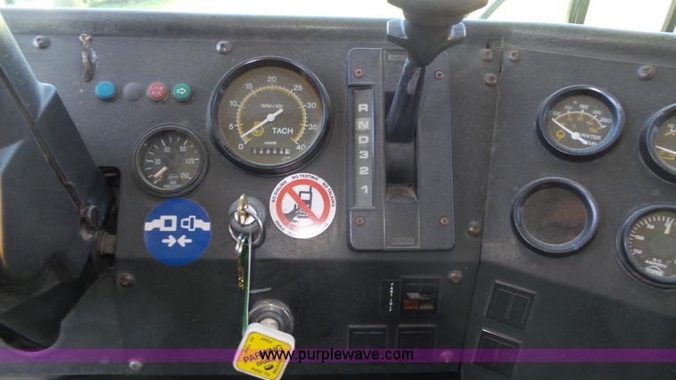 image for item K8287 1993 Thomas Built Saf-T-Liner MVP school bus