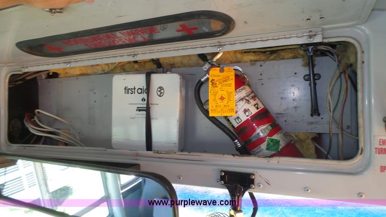 image for item K8287 1993 Thomas Built Saf-T-Liner MVP school bus