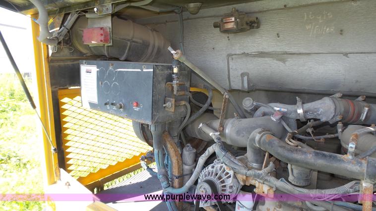 image for item K8287 1993 Thomas Built Saf-T-Liner MVP school bus