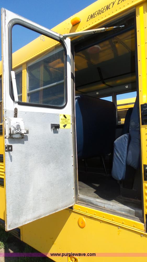 image for item K8287 1993 Thomas Built Saf-T-Liner MVP school bus