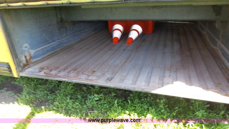 image for item K8287 1993 Thomas Built Saf-T-Liner MVP school bus