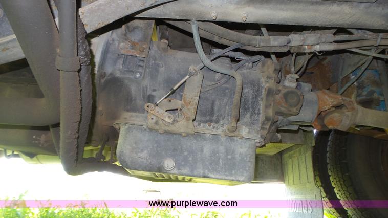 image for item K8287 1993 Thomas Built Saf-T-Liner MVP school bus