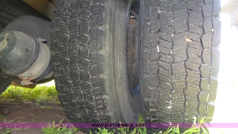 image for item K8287 1993 Thomas Built Saf-T-Liner MVP school bus