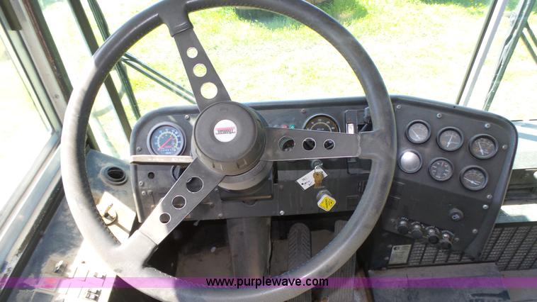 image for item K8288 1993 Thomas Built Saf-T-Liner MVP school bus