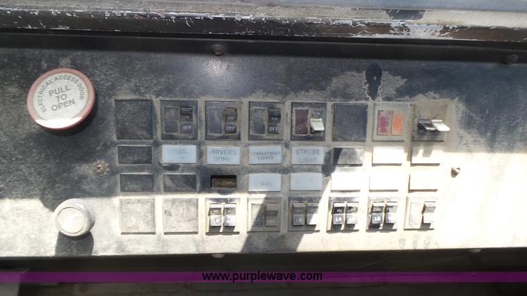 image for item K8288 1993 Thomas Built Saf-T-Liner MVP school bus