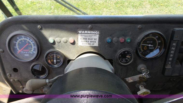 image for item K8288 1993 Thomas Built Saf-T-Liner MVP school bus