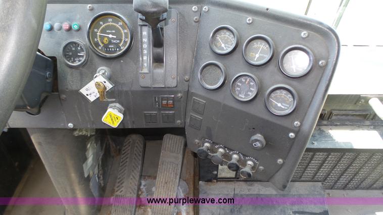 image for item K8288 1993 Thomas Built Saf-T-Liner MVP school bus