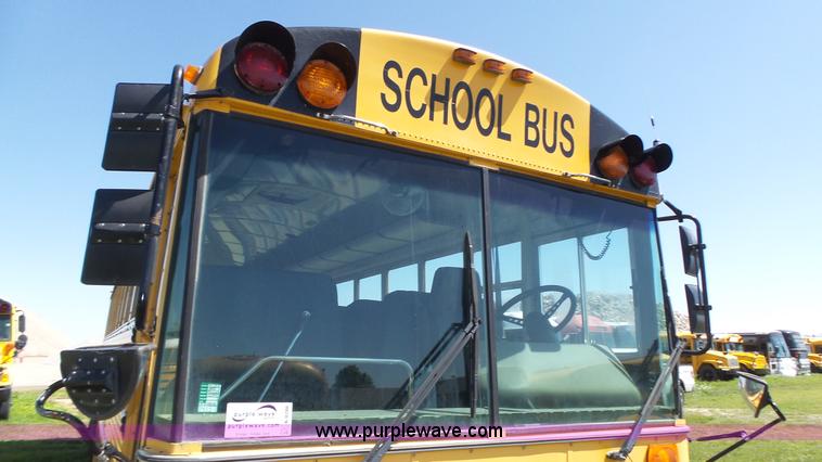 image for item K8288 1993 Thomas Built Saf-T-Liner MVP school bus