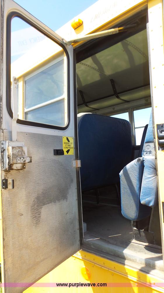 image for item K8288 1993 Thomas Built Saf-T-Liner MVP school bus