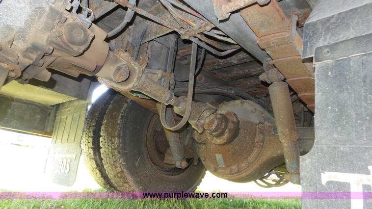 image for item K8288 1993 Thomas Built Saf-T-Liner MVP school bus