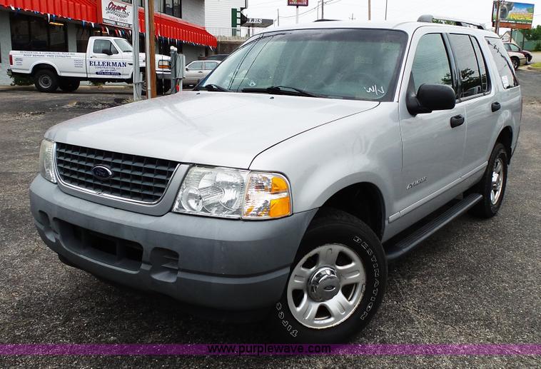 image for item L2033 2002 Ford Explorer SUV