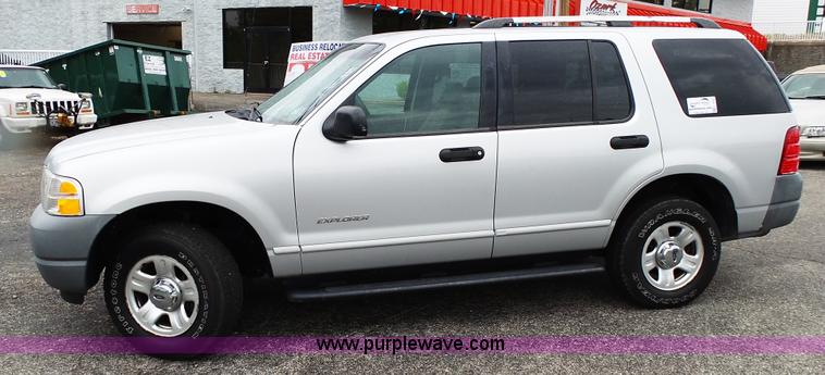 image for item L2033 2002 Ford Explorer SUV