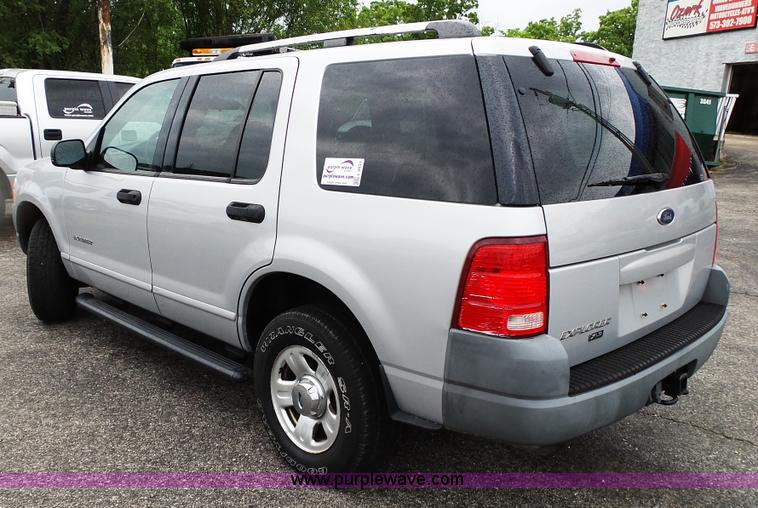 image for item L2033 2002 Ford Explorer SUV