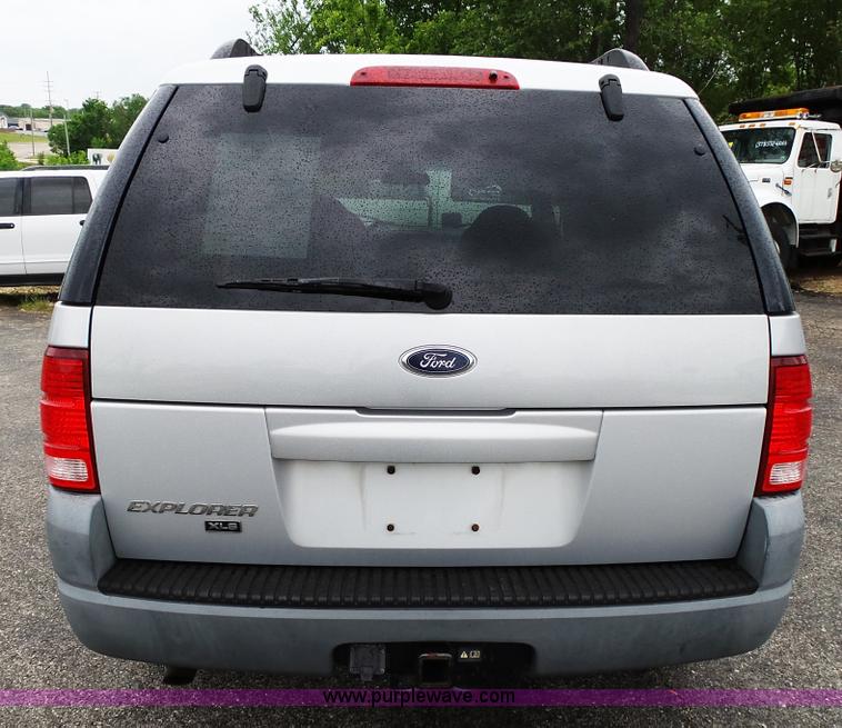 image for item L2033 2002 Ford Explorer SUV