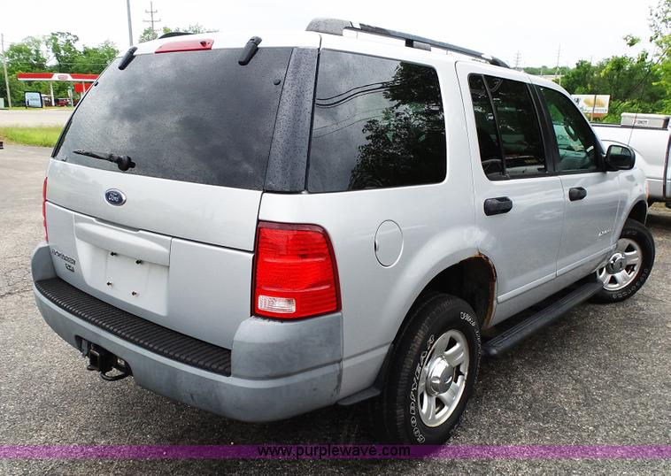 image for item L2033 2002 Ford Explorer SUV