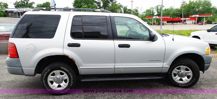 image for item L2033 2002 Ford Explorer SUV