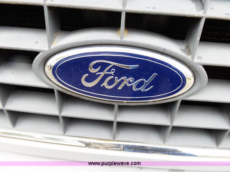 image for item L2033 2002 Ford Explorer SUV