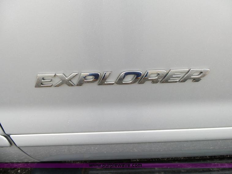 image for item L2033 2002 Ford Explorer SUV