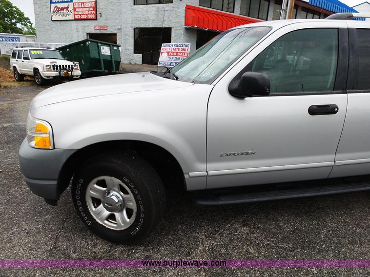 image for item L2033 2002 Ford Explorer SUV