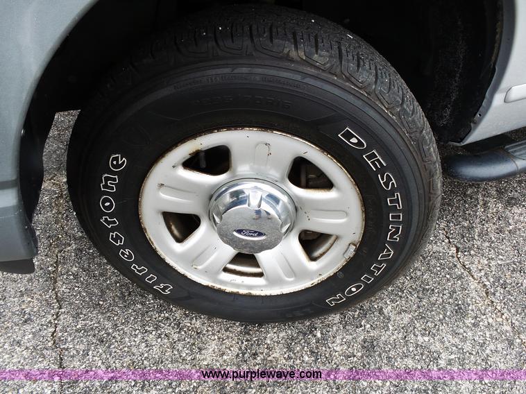 image for item L2033 2002 Ford Explorer SUV