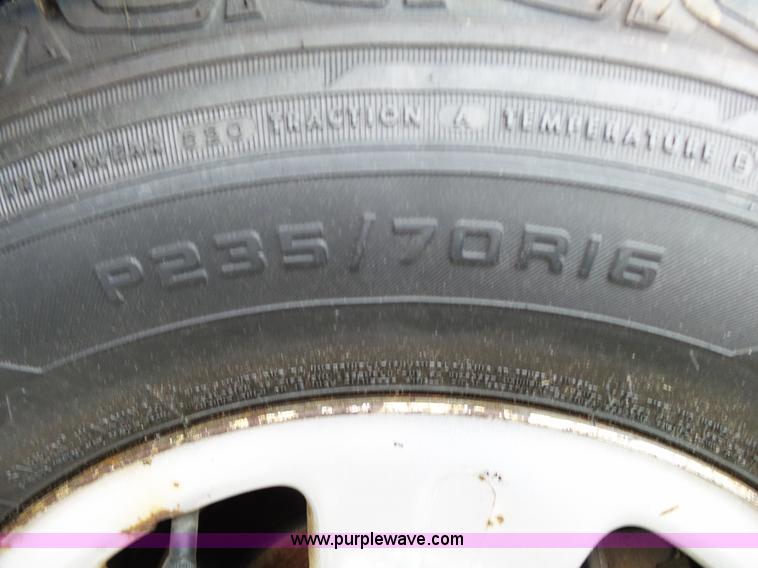 image for item L2033 2002 Ford Explorer SUV