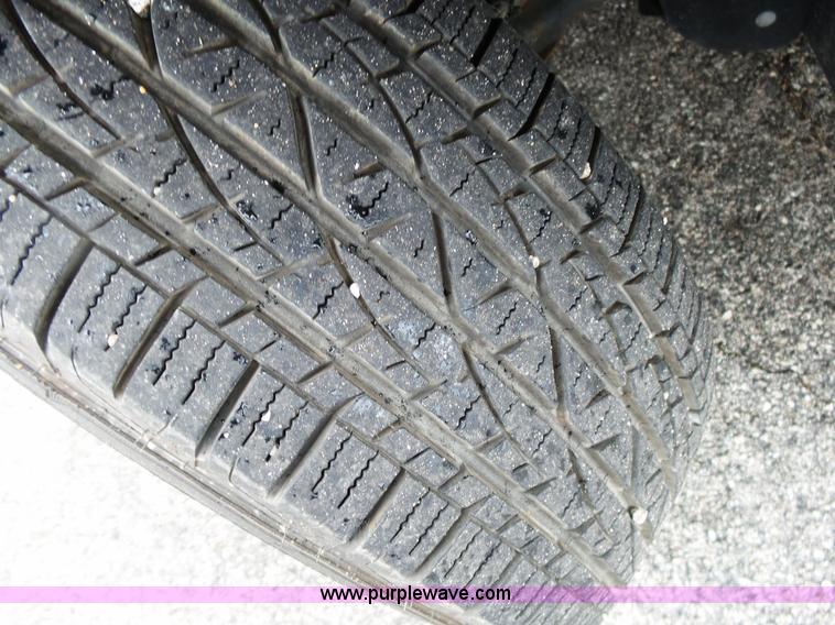 image for item L2033 2002 Ford Explorer SUV