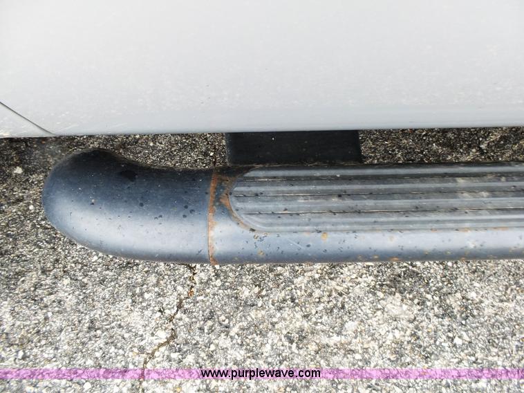 image for item L2033 2002 Ford Explorer SUV